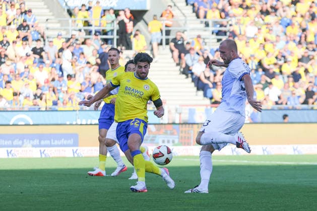 14.08.2026, xtgx, Fussball 2. Bundesliga, Eintracht Braunschweig - VfL Bochum, v.l. Philipp Hofmann (Bochum, 33) schiesst Tor, schießt, Torschuetze, erzielt Tor, Treffer, scores the goal 0:1 (DFL DFB REGULATIONS PROHIBIT ANY USE OF PHOTOGRAPHS as IMAGE SEQUENCES and or QUASI-VIDEO) Braunschweig *** August 14, 2026, xtgx, Soccer 2. Bundesliga, Eintracht Braunschweig vs. VfL Bochum, from left: Philipp Hofmann (Bochum), No. 33 scores a goal, shoots, goal scorer, scores a goal, goal, scores the goal 0–1 DFL DFB REGULATIONS PROHIBIT ANY USE OF PHOTOGRAPHS as IMAGE SEQUENCES and or QUASI-VIDEO Braunschweig