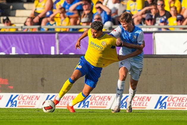 14.08.2026, xydrx, Fußball, 2. Fußball Bundesliga, Eintracht Braunschweig - VfL Bochum, Saison 2026 2027, Eintracht-Stadion: Yann Sturm (Eintracht Braunschweig, 7) im Zweikampf gegen Oliver Olsen (VfL Bochum, 13) DFB regulations prohibit any use of photographs as image sequences and or quasi-video. *** August 14, 2026, xydrx, Soccer, 2. Bundesliga, Eintracht Braunschweig vs. VfL Bochum, 2026–2027 season, Eintracht Stadium, Yann Sturm (Eintracht Braunschweig), No. 7 in a tackle against Oliver Olsen (VfL Bochum), 13. DFB regulations prohibit any use of photographs as image sequences and or quasi-video Copyright: HMBxMedia YannisxDreimann