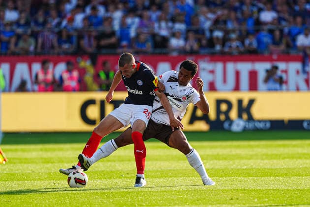 David Zec (Holstein Kiel, 26), Joel Chima Fujita (FC St. Pauli, 16) GER, Holstein Kiel vs. FC St. Pauli, Fußball, 2. Bundesliga, Spieltag 02, Saison 2026 2027, 14.08.2026 DFL REGULATIONS PROHIBIT ANY USE OF PHOTOGRAPHS AS IMAGE SEQUENCES AND OR QUASI-VIDEO GER, Holstein Kiel vs. FC St. Pauli, Fußball, 2. Bundesliga, Spieltag 02, Saison 2026 2027, 14.08.2026 Kiel *** David Zec, Holstein Kiel, 26; Joel Chima Fujita, FC St. Pauli, 16 (GER); Holstein Kiel vs. FC St. Pauli, Soccer, 2. Bundesliga, Matchday 02, 2026–2027 Season, August 14, 2026 DFL regulations prohibit any use of photographs as image sequences and or quasi-video GER, Holstein Kiel vs. FC St. Pauli, Soccer, 2. Bundesliga, Matchday 02, 2026–2027 Season, August 14, 2026, Kiel Copyright: xEibner-Pressefoto MarcelxvonxFehrnx EP_MFN