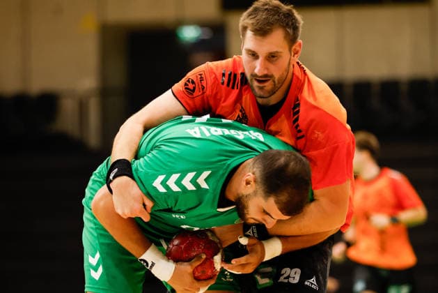 HANDBALL - Graz vs Algeria, test match GRAZ,AUSTRIA,14.AUG.26 - HANDBALL - HSG Graz vs Algeria, test match. Image shows Bouhal Azize (Algeria) and Lukas Schweighofer (Graz).  GEPAxpictures xJamesxDoak