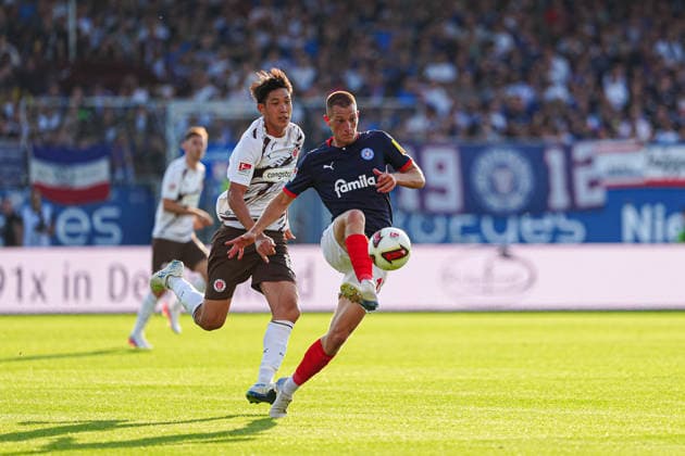 Taichi Hara (FC St. Pauli, 18), David Zec (Holstein Kiel, 26) GER, Holstein Kiel vs. FC St. Pauli, Fußball, 2. Bundesliga, Spieltag 02, Saison 2026 2027, 14.08.2026 DFL REGULATIONS PROHIBIT ANY USE OF PHOTOGRAPHS AS IMAGE SEQUENCES AND OR QUASI-VIDEO GER, Holstein Kiel vs. FC St. Pauli, Fußball, 2. Bundesliga, Spieltag 02, Saison 2026 2027, 14.08.2026 Kiel *** Taichi Hara, FC St. Pauli, 18; David Zec, Holstein Kiel, 26 (GER); Holstein Kiel vs. FC St. Pauli, Soccer, 2. Bundesliga, Matchday 02, 2026–2027 Season, August 14, 2026 DFL regulations prohibit any use of photographs as image sequences and or quasi-video GER, Holstein Kiel vs. FC St. Pauli, soccer, 2. Bundesliga, Matchday 02, 2026–2027 season, August 14, 2026, Kiel Copyright: xEibner-Pressefoto MarcelxvonxFehrnx EP_MFN