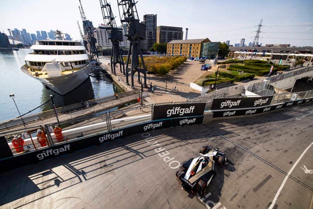 2026 FORMULA E LONDON ePRIX 09 EVANS Mitch (nzl), Jaguar TCS Racing, Jaguar I-Type 7, action during the London ePrix, 16th and 17th round of the 2025-26 ABB FIA Formula E World Championship, WM, Weltmeisterschaft on the ExCel London Circuit from August 14 to 16, 2026 in London, United Kingdom - LondonUnited Kingdom  Copyright: xJULIENxDELFOSSEx