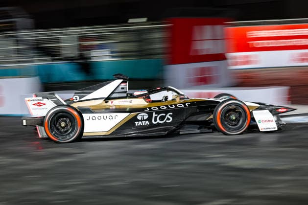 Mitch Evans (Jaguar TCS Racing, 09) erstes freies Training Free Practice 1, ABB FIA Formula E World Championship, WM, Weltmeisterschaft London e-Prix 2026, Vereinigtes Koenigreich, Saison 12 2025 26, Runde 16, 14.07.2026, ABB FIA Formula E World Championship, London e-Prix 2026, Vereinigtes Koenigreich, Saison 12 2025 26, Runde 16, 14.07.2026 London *** Mitch Evans, Jaguar TCS Racing, 09, First Free Practice (FP1), ABB FIA Formula E World Championship, 2026 London e-Prix, United Kingdom, Season 12 (2025–26), Round 16, July 14, 2026, ABB FIA Formula E World Championship, 2026 London e-Prix, United Kingdom, Season 12 (2025–26), Round 16, July 14, 2026, London Copyright: xEibner-Pressefoto LauraxRoemerx EP_LRR