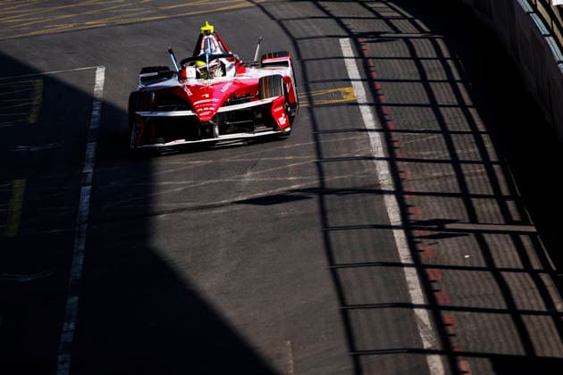 2026 FORMULA E LONDON ePRIX 01 ROWLAND Oliver (gbr), Nissan Formula E Team, Nissan e-4ORCE 05, action during the London ePrix, 16th and 17th round of the 2025-26 ABB FIA Formula E World Championship, WM, Weltmeisterschaft on the ExCel London Circuit from August 14 to 16, 2026 in London, United Kingdom - LondonUnited Kingdom  Copyright: xJULIENxDELFOSSEx