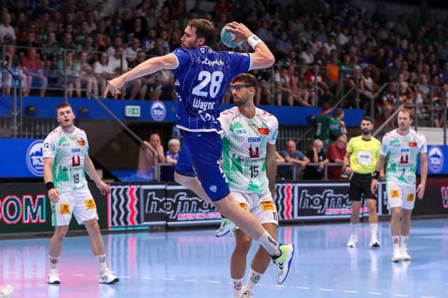 14.08.2026, xgox, Handball - Wartburg Cup TBV Lemgo-Lippe - SC Magdeburg emspor, v.l. Hendrik Wagner (Lemgo, 28) wirft Tor, Torschuetze, erzielt Tor, Treffer, scores the goal Eisenach *** August 14, 2026, xgox, Handball Wartburg Cup: TBV Lemgo vs. Lippe SC Magdeburg, emspor; from left: Hendrik Wagner (Lemgo), 28, takes a shot, goal scorer, scores a goal, goal, scores the goal in Eisenach