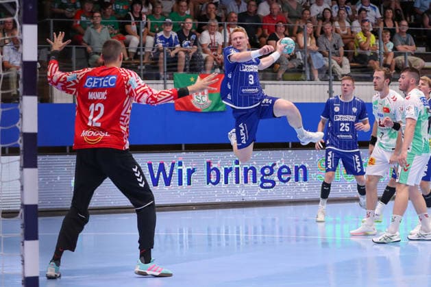 14.08.2026, xgox, Handball - Wartburg Cup TBV Lemgo-Lippe - SC Magdeburg emspor, v.l. Nicolai Theilinger (Lemgo, 3) wirft Tor, Torschuetze, erzielt Tor, Treffer, scores the goal Eisenach *** August 14, 2026, xgox, Handball Wartburg Cup TBV Lemgo vs. Lippe SC Magdeburg emspor, from left: Nicolai Theilinger (Lemgo), 3 shots on goal, goal scorer, scores the goal, Eisenach