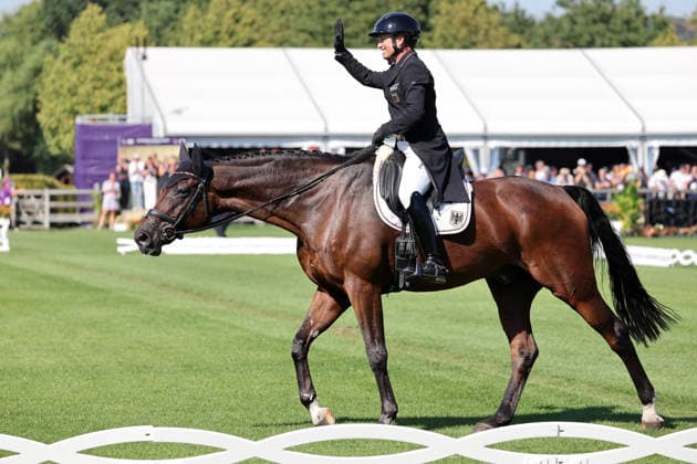 Jubel, Emotion, Winken, Michael Jung (GER, Deutschland, Germany) mit Pferd fischerChipmunk FRH, Chipmunk FRH, Teilprüfung Dressur, Vielseitigkeit Dressur, FEI Eventing World Championship, WM, Weltmeisterschaft , DHL-Preis, Einzel Mannschaft , AACHEN - FEI World Championships 2026, Weltfest des Pferdesports, Reitsport Weltmeisterschaft 2026, Aachen 2026, Welcome Home 2026, Aachener Soers, 11. bis 23. August 2026, Reitsport, 14.08.2026, Aachen Aachener Soers Deutschland *** Cheers, excitement, waving, Michael Jung GER, Germany, with his horse fischerChipmunk FRH, Chipmunk FRH, dressage sub-test, eventing dressage, FEI Eventing World Championship, DHL Prize, Individual and Team, AACHEN FEI World Championships 2026, World Festival of Equestrian Sports, 2026 Equestrian World Championships, Aachen 2026, Welcome Home 2026, Aachen Soers, August 11–23, 2026, Equestrian Sports, August 14, 2026, Aachen Soers, Germany