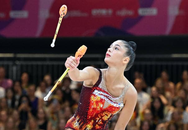 14.08.2026, xhbx, Rhythmische Sportgymnastik Weltmeisterschaft 2026, v.l. Sofia Raffaeli (Italien) Keulen (DFL DFB REGULATIONS PROHIBIT ANY USE OF PHOTOGRAPHS as IMAGE SEQUENCES and or QUASI-VIDEO) Frankfurt am Main *** August 14, 2026, xhbx, 2026 Rhythmic Gymnastics World Championships, from left: Sofia Raffaeli, Italy, Cologne, DFL, DFB. REGULATIONS PROHIBIT ANY USE OF PHOTOGRAPHS AS IMAGE SEQUENCES AND OR QUASI-VIDEO. Frankfurt am Main