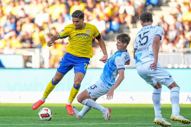 14.08.2026, xydrx, Fußball, 2. Fußball Bundesliga, Eintracht Braunschweig - VfL Bochum, Saison 2026 2027, Eintracht-Stadion: Yann Sturm (Eintracht Braunschweig, 7) im Zweikampf gegen Oliver Olsen (VfL Bochum, 13) DFB regulations prohibit any use of photographs as image sequences and or quasi-video. *** August 14, 2026, xydrx, Soccer, 2. Bundesliga, Eintracht Braunschweig vs. VfL Bochum, 2026–2027 season, Eintracht Stadium, Yann Sturm (Eintracht Braunschweig), No. 7 in a tackle against Oliver Olsen (VfL Bochum), 13. DFB regulations prohibit any use of photographs as image sequences and or quasi-video Copyright: HMBxMedia YannisxDreimann
