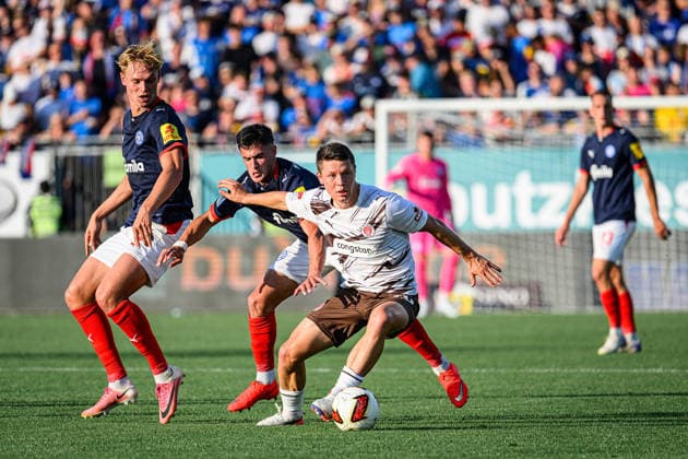 Fußball I Herren I Saison 2026-2027 I 2. Bundesliga I 2. Spieltag I Holstein Kiel - FC St. Pauli I 14.08.2026 Guillermo Balzi (8, Holstein Kiel), Mathias Rasmussen (20, FC St. Pauli) Kiel Holstein-Stadion Schleswig-Holstein Deutschland *** Soccer I Men s I 2026–2027 Season I 2. Bundesliga I Matchday 2 I Holstein Kiel vs. FC St. Pauli I August 14, 2026 Guillermo Balzi 8, Holstein Kiel, Mathias Rasmussen 20, FC St. Pauli, Kiel, Holstein Stadium, Schleswig-Holstein, Germany Copyright: xLobecax xHenningxRohlfsx