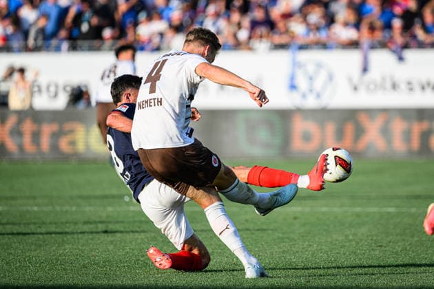 Fußball I Herren I Saison 2026-2027 I 2. Bundesliga I 2. Spieltag I Holstein Kiel - FC St. Pauli I 14.08.2026 Guillermo Balzi (8, Holstein Kiel), David Nemeth (4, FC St. Pauli) Kiel Holstein-Stadion Schleswig-Holstein Deutschland *** Soccer I Men s I 2026–2027 Season I 2. Bundesliga I Matchday 2 I Holstein Kiel vs. FC St. Pauli I August 14, 2026 Guillermo Balzi 8, Holstein Kiel, David Nemeth 4, FC St. Pauli, Kiel, Holstein Stadium, Schleswig-Holstein, Germany Copyright: xLobecax xHenningxRohlfsx
