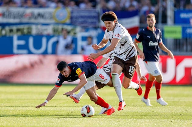 Kiel, 14. August 2026 - Fußball, 2. Bundesliga 2026 27, Holstein Kiel - FC St. Pauli: Guillermo Balzi (Holstein Kiel, 8), Tomoya Ando (FC St. Pauli, 15) DFL REGULATIONS PROHIBIT ANY USE OF PHOTOGRAPHS AS IMAGE SEQUENCES AND OR QUASI-VIDEO. *** Kiel, August 14, 2026 Soccer, 2026–27 2. Bundesliga, Holstein Kiel vs. FC St. Pauli, Guillermo Balzi (Holstein Kiel, 8), Tomoya Ando (FC St. Pauli, 15). DFL regulations prohibit any use of photographs as image sequences and or quasi-video.