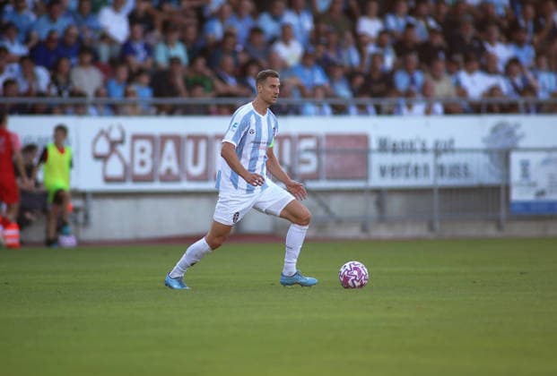 Fussball, Herren, Regionalliga Bayern, Saison 2026 2027, FC Memmingen - TSV 1860 München , e-con Arena Park im Memminger Stadion Dennis Dressel (TSV 1860 München) mit Ball *** Soccer, Men s, Bavarian Regional League, 2026–2027 Season, FC Memmingen vs. TSV 1860 Munich, at Arena Park in Memmingen Stadium; Dennis Dressel of TSV 1860 Munich with the ball