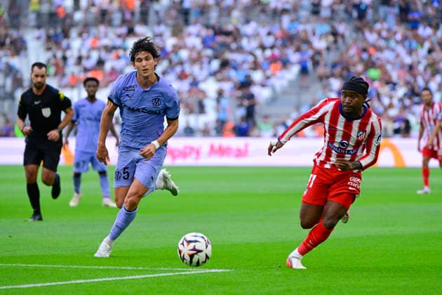 FOOTBALL : Olympique de Marseille VS AtlÃ tico de Madrid - 14 08 2026 Leonardo Balerdi (OM) Ademola Lookman (ATM) - Pre-season friendly between Olympique de Marseille and AtlÃ tico de Madrid on August 14, 2026 at the CEPAC Velodrome Stadium in Marseille. MarseilleFrance  Copyright: xWilliamxCannarellax