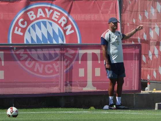 14.08.2026, FC Bayern Training, Saebenerstrasse Muenchen, Fussball, Muenchen, im Bild: Vincent Kompany (FC Bayern Muenchen) *** August 14, 2026, FC Bayern Training, Saebenerstrasse, Munich, Soccer, Sports, Munich, Pictured: Vincent Kompany, FC Bayern Munich