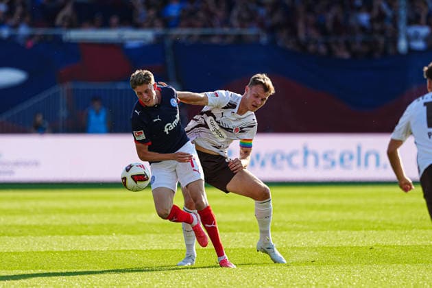 Alexander Bernhardsson (Holstein Kiel, 11), David Nemeth (FC St. Pauli, 04) GER, Holstein Kiel vs. FC St. Pauli, Fußball, 2. Bundesliga, Spieltag 02, Saison 2026 2027, 14.08.2026 DFL REGULATIONS PROHIBIT ANY USE OF PHOTOGRAPHS AS IMAGE SEQUENCES AND OR QUASI-VIDEO GER, Holstein Kiel vs. FC St. Pauli, Fußball, 2. Bundesliga, Spieltag 02, Saison 2026 2027, 14.08.2026 Kiel *** Alexander Bernhardsson, Holstein Kiel, 11; David Nemeth, FC St. Pauli, 04 (GER); Holstein Kiel vs. FC St. Pauli, Soccer, 2. Bundesliga, Matchday 02, 2026–2027 Season, August 14, 2026 DFL regulations prohibit any use of photographs as image sequences and or quasi-video GER, Holstein Kiel vs. FC St. Pauli, Soccer, 2. Bundesliga, Matchday 02, 2026–2027 Season, August 14, 2026, Kiel Copyright: xEibner-Pressefoto MarcelxvonxFehrnx EP_MFN
