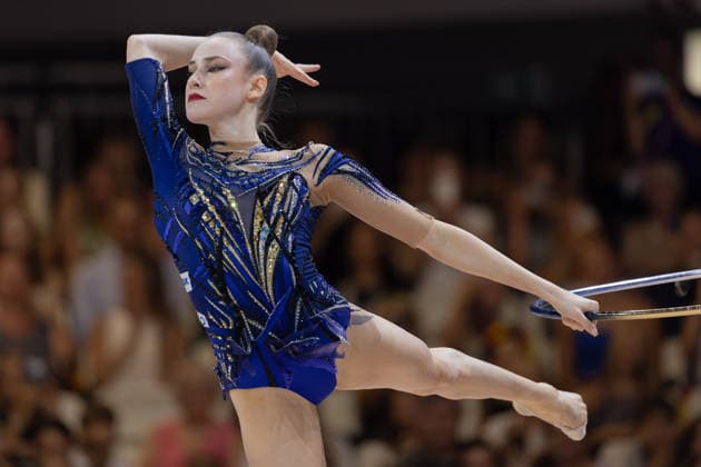 Weltmeisterschaft der Rhythmischen Sportgymnastik Darja Varfolomeev (Deutschland) mit dem Reifen. Weltmeisterschaft der Rhythmischen Sportgymnastik vom 11. bis zum 16. August in der Festhalle in Frankfurt am Main. Mehrkampffinale Einzel, Platzierungen 1 bis 9., Frankfurt am Main Hessen Deutschland Festhalle *** World Rhythmic Gymnastics Championships: Darja Varfolomeev of Germany with the hoop; World Rhythmic Gymnastics Championships, August 11–16 at the Festhalle in Frankfurt am Main; Individual All-Around Final, places 1–9; Frankfurt am Main, Hesse, Germany; Festhalle
