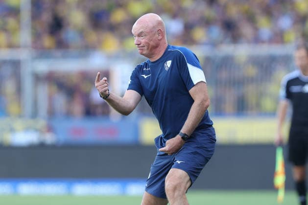 14.08.2026, xtgx, Fussball 2. Bundesliga, Eintracht Braunschweig - VfL Bochum, v.l. Uwe Rösler (Bochum, Trainer) gibt Anweisungen, gestikuliert mit den Armen, gesticulate, gives instructions (DFL DFB REGULATIONS PROHIBIT ANY USE OF PHOTOGRAPHS as IMAGE SEQUENCES and or QUASI-VIDEO) Braunschweig *** August 14, 2026, xtgx, Soccer 2. Bundesliga, Eintracht Braunschweig vs. VfL Bochum, from left: Uwe Rösler (Bochum), Coach gives instructions, gesticulates with his arms, gesticulate, gives instructions DFL DFB REGULATIONS PROHIBIT ANY USE OF PHOTOGRAPHS as IMAGE SEQUENCES and or QUASI-VIDEO Braunschweig