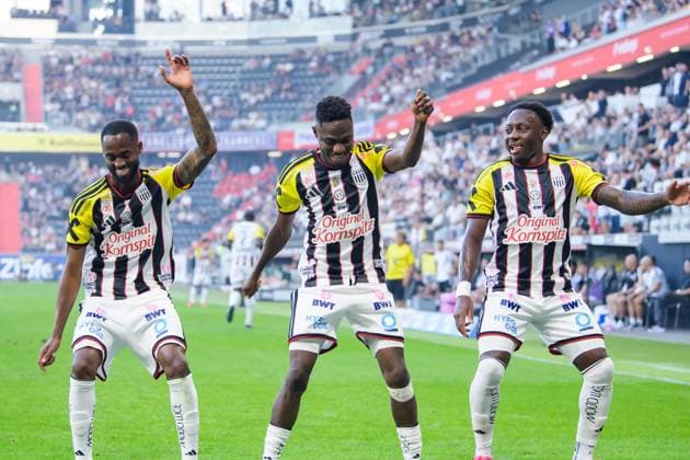 Sport Bilder des Tages SOCCER - BL, LASK vs Ried LINZ,AUSTRIA,14.AUG.26 - SOCCER - ADMIRAL Bundesliga, Linzer ASK vs SV Ried. Image shows the rejoicing of LASK with Moses Usor (LASK).  GEPAxpictures xChristianxMoser