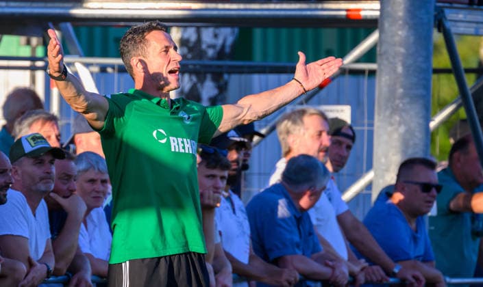 14.08.2026 - Fussball - Saison 2026 2027 - Regionalliga Bayern - 04. Spieltag: SC Eltersdorf SCE ( Quecken ) - 1. FC Nürnberg FCN II ( Club ) - - xwoxzix - Bernd Eigner (Trainer SC Eltersdorf ) gestikuliert Geste *** August 14, 2026 Soccer Season 2026–2027 Bavarian Regional League Matchday 04 SC Eltersdorf vs. SCE Quecken 1 FC Nürnberg FCN II Club xwoxzix Bernd Eigner, coach of SC Eltersdorf, gestures