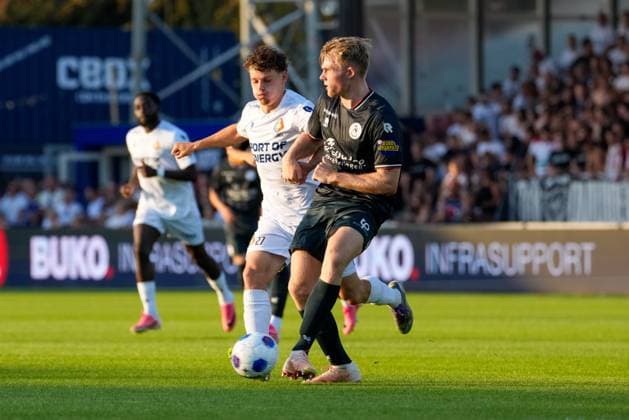 VELSEN-ZUID , 14-08-2026 , BUKO Stadion , season 2026 2027 , Dutch Eredivisie football , match between Telstar and Sparta Rotterdam , Picture shows Telstar player Patrick Brouwer, Sparta Rotterdam player Nick Verschuren Telstar - Sparta  x205709852x Copyright: