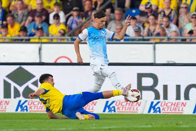 14.08.2026, xydrx, Fußball, 2. Fußball Bundesliga, Eintracht Braunschweig - VfL Bochum, Saison 2026 2027, Eintracht-Stadion: Mehmet Aydin (Eintracht Braunschweig, 8) im Zweikampf gegen Alessandro Crimaldi (VfL Bochum, 37) DFB regulations prohibit any use of photographs as image sequences and or quasi-video. *** August 14, 2026, xydrx, Soccer, 2. Bundesliga, Eintracht Braunschweig vs. VfL Bochum, 2026–2027 season, Mehmet Aydin Eintracht Stadium, Eintracht Braunschweig, No. 8 in a tackle against Alessandro Crimaldi of VfL Bochum, No. 37. DFB regulations prohibit any use of photographs as image sequences and or quasi-video. Copyright: HMBxMedia YannisxDreimann
