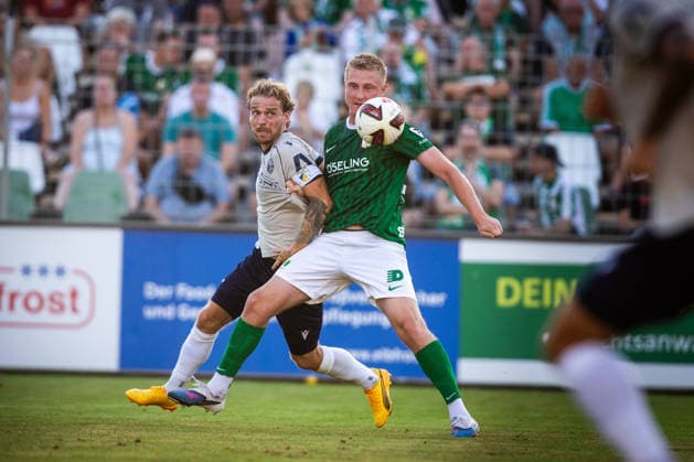 Leipzig , 140826 , Fussball Regionalliga Nordost Chemie Leipzig - FC Carl Zeiss Jena im Bild: Philipp Kühn (Chemie) gegen Nils Butzen (Jena) *** Leipzig, 08 26 1408, Soccer, Northeast Regional League: Chemie Leipzig vs. FC Carl Zeiss Jena; Pictured: Philipp Kühn (Chemie) vs. Nils Butzen (Jena)