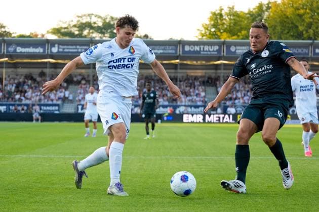 VELSEN-ZUID , 14-08-2026 , BUKO Stadion , season 2026 2027 , Dutch Eredivisie football , match between Telstar and Sparta Rotterdam , Picture shows Telstar player Patrick Brouwer, Sparta Rotterdam player Jens Toornstra Telstar - Sparta  x205709910x Copyright:
