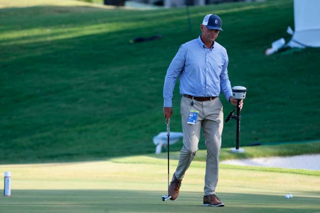 MEMPHIS, TN - AUGUST 14: Jason Larson, of the rules committee, checks the No. 9 green prior to the second round of the FedEx St. Jude Championship, August 14, 2026, at TPC Southwind in Memphis, Tennessee. (Photo by Matthew Maxey Icon Sportswire) GOLF: AUG 14 PGA, Golf Herren FedEx St. Jude Championship EDITORIAL USE ONLY Icon260814002