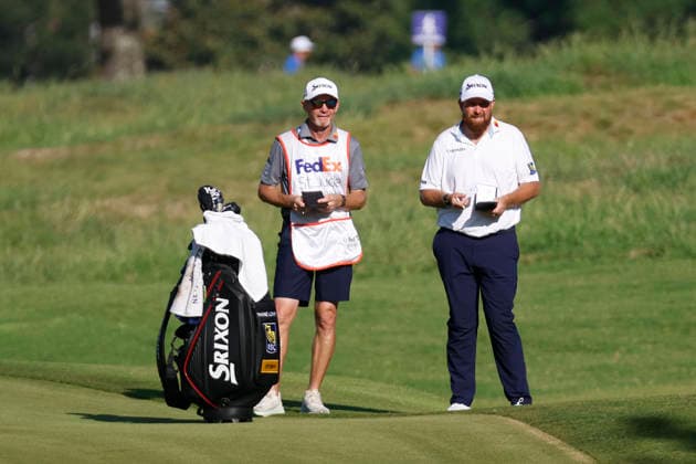 MEMPHIS, TN - AUGUST 14: Shane Lowry of Ireland and his caddie check yardages on the No. 7 hole during the second round of the FedEx St. Jude Championship, August 14, 2026, at TPC Southwind in Memphis, Tennessee. (Photo by Matthew Maxey Icon Sportswire) GOLF: AUG 14 PGA, Golf Herren FedEx St. Jude Championship EDITORIAL USE ONLY Icon260814004