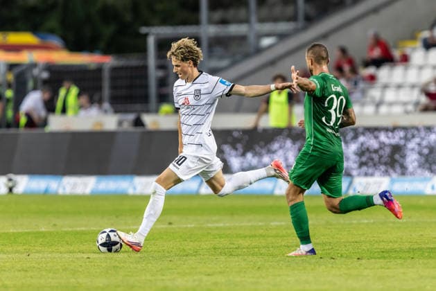SSV Ulm 1846 Fußball vs. Kickers Offenbach, Fussball, Regionalliga, 2. Spieltag, Donaustadion Ulm 14.08.26 v.l. Oliver Wähling (SSV Ulm 1846 Fußball, 10), Robin Krausse (Kickers Offenbach, 39) SSV Ulm 1846 Fußball vs. Kickers Offenbach, Fussball, Regionalliga, 2. Spieltag, Donaustadion Ulm 14.08.26 Foto: Lucca Fundel Ulm Donaustadion Baden-Württemberg Deutschland *** SSV Ulm 1846 Soccer vs. Kickers Offenbach, Soccer, Regionalliga, Matchday 2, Donaustadion Ulm, August 14, 2026, photo by Oliver Wähling, SSV Ulm 1846 Soccer, 10, Robin Krausse, Kickers Offenbach, 39 SSV Ulm 1846 Soccer vs. Kickers Offenbach, Soccer, Regionalliga, Matchday 2, Donaustadion Ulm, August 26, 2014 Photo by Lucca Fundel, Ulm, Donaustadion, Baden-Württemberg, Germany