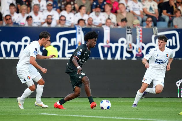 Eredivisie: Telstar v Sparta Rotterdam Velsen-Zuid - Jeff Hardeveld of Telstar, Lushendry Martes of Sparta Rotterdam, Patrick Brouwer of Telstar during the second competition round of the 2026 2027 Eredivisie season. The match is set between Telstar and Sparta Rotterdam at 711 Stadion on 14 August 2026 in Velsen-Zuid, The Netherlands. (Hero Images Danny de Groot) Copyright: xDannyxdexGrootx