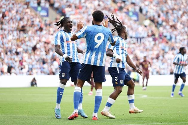 Ellis Simms of Coventry City celebrates a goal 1-0. Coventry City v Monaco, Pre Season Friendly, Football, Coventry Building Society Arena, Coventry, UK - 14 Aug 2026Coventry Coventry Building Society Arena United Kingdom EDITORIAL USE ONLY No use with unauthorised audio, video, data, fixture lists, club league logos or live services. Online in-match use limited to 120 images, no video emulation. No use in betting, games or single club league player publications.  Copyright: xRyanxBrowne Shutterstockx 17070079ay
