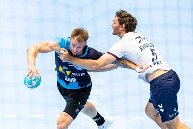 14.08.2026, GER, Handball, Maenner, Saison 26 27, Wartburg-Cup presented by Koetter Security, ThSV Eisenach - SG Flensburg-Handewitt Dominik Solak (ThSV Eisenach,30), Niclas Kirkelokke (SG Flensburg-Handewitt) 99817 Eisenach Werner-Assmann-Halle Am Sportp Thueringen Deutschland *** August 14, 2026, GER, Handball, Men, 2026–2027 Season, Wartburg Cup presented by Koetter Security, ThSV Eisenach vs. SG Flensburg Handewitt, Dominik Solak (ThSV Eisenach, 30), Niclas Kirkelokke (SG Flensburg Handewitt), 99817 Eisenach, Werner Assmann, Halle am Sportpark, Thuringia, Germany