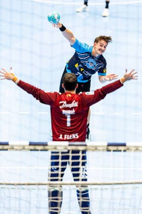 14.08.2026, GER, Handball, Maenner, Saison 26 27, Wartburg-Cup presented by Koetter Security, ThSV Eisenach - SG Flensburg-Handewitt Felix Aellen (ThSV Eisenach,22), Benjamin Buric (SG Flensburg-Handewitt) 99817 Eisenach Werner-Assmann-Halle Am Sportp Thueringen Deutschland *** August 14, 2026, GER, Handball, Men, Season 26–27, Wartburg Cup presented by Koetter Security, ThSV Eisenach vs. SG Flensburg-Handewitt, Felix Aellen (ThSV Eisenach, 22), Benjamin Buric (SG Flensburg-Handewitt), 99817 Eisenach, Werner Assmann, Halle am Sportpark, Thuringia, Germany