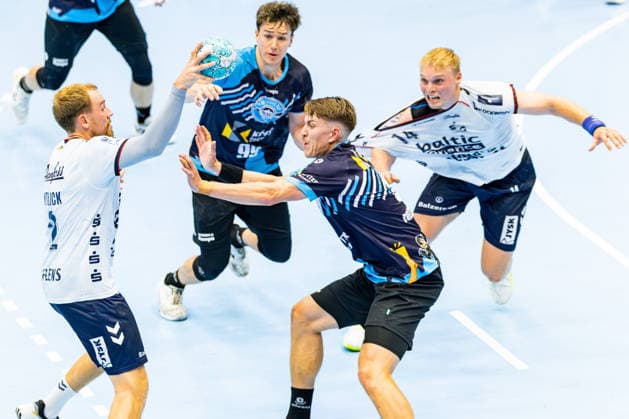 14.08.2026, GER, Handball, Maenner, Saison 26 27, Wartburg-Cup presented by Koetter Security, ThSV Eisenach - SG Flensburg-Handewitt Simon Pytlick (SG Flensburg-Handewitt), Oskar Joelsson (ThSV Eisenach,3) 99817 Eisenach Werner-Assmann-Halle Am Sportp Thueringen Deutschland *** August 14, 2026, GER, Handball, Men, Season 26–27, Wartburg Cup presented by Koetter Security, ThSV Eisenach vs. SG Flensburg-Handewitt, Simon Pytlick (SG Flensburg-Handewitt), Oskar Joelsson (ThSV Eisenach), 3 99817 Eisenach, Werner Assmann Hall, Am Sportpark, Thuringia, Germany