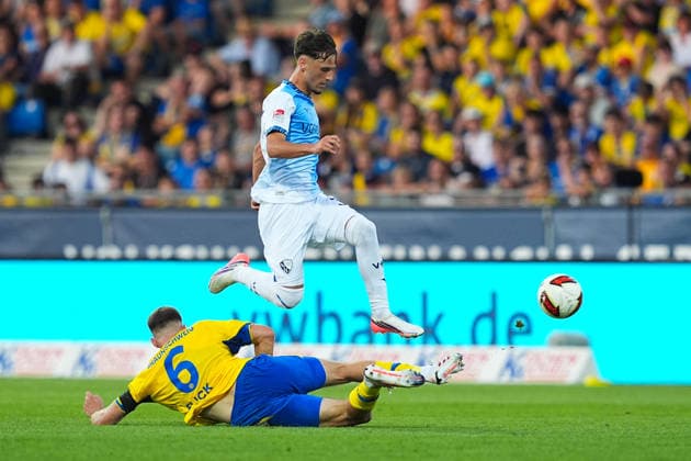 14.08.2026, xydrx, Fußball, 2. Fußball Bundesliga, Eintracht Braunschweig - VfL Bochum, Saison 2026 2027, Eintracht-Stadion: Florian Flick (Eintracht Braunschweig, 6) im Zweikampf gegen Alessandro Crimaldi (VfL Bochum, 37) DFB regulations prohibit any use of photographs as image sequences and or quasi-video. *** August 14, 2026, xydrx, Soccer, 2. Bundesliga, Eintracht Braunschweig vs. VfL Bochum, 2026–2027 season, Eintracht Stadium, Florian Flick, Eintracht Braunschweig, No. 6 in a tackle against Alessandro Crimaldi of VfL Bochum, No. 37. DFB regulations prohibit any use of photographs as image sequences and or quasi-video. Copyright: HMBxMedia YannisxDreimann