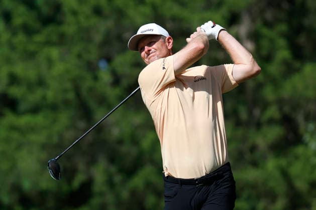 MEMPHIS, TN - AUGUST 14: Justin Rose of England watches his tee shot on No. 7 during the second round of the FedEx St. Jude Championship, August 14, 2026, at TPC Southwind in Memphis, Tennessee. (Photo by Matthew Maxey Icon Sportswire) GOLF: AUG 14 PGA, Golf Herren FedEx St. Jude Championship EDITORIAL USE ONLY Icon260814032
