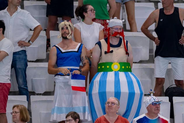 France, Paris, Centre Aquatique Olympique Metropole du Grand Paris, 14.08.2026, European Aquatics Championships, Day 15 - Final Session, Fans dressed up as Obelix, Photo by Eibner Pressefoto Tino Henschel European Aquatics Championships, Day 15 - Final Session Paris *** France, Paris, Centre Aquatique Olympique Metropole du Grand Paris, August 14, 2026, European Aquatics Championships, Day 15 Final Session, Fans dressed as Obelix, Photo by Eibner Pressefoto Tino Henschel European Aquatics Championships, Day 15 Final Session Paris Copyright: xEibnerxPressefotox