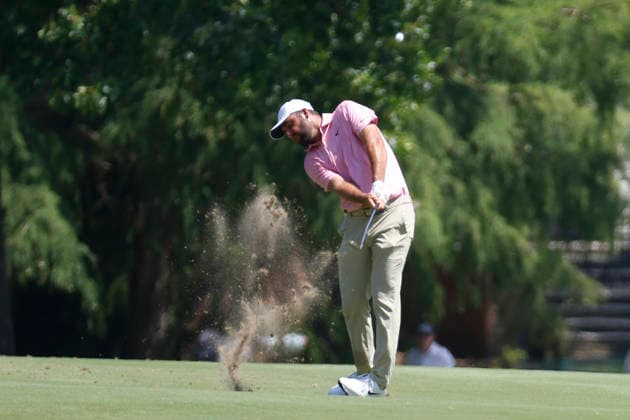 MEMPHIS, TN - AUGUST 14: Scottie Scheffler of the United States hits his approach shot from the fairway on No. 1 during the second round of the FedEx St. Jude Championship, August 14, 2026, at TPC Southwind in Memphis, Tennessee. (Photo by Matthew Maxey Icon Sportswire) GOLF: AUG 14 PGA, Golf Herren FedEx St. Jude Championship EDITORIAL USE ONLY Icon260814065