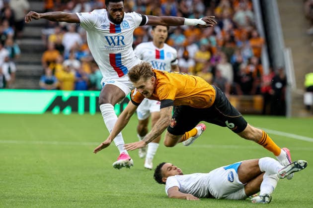 Wolverhampton Wanderers v Blackburn Rovers, EFL Sky Bet Championship Wolverhampton Wanderers defender David Moller Wolfe (6) tackled during the EFL Sky Bet Championship match between Wolverhampton Wanderers and Blackburn Rovers at Molineux, Wolverhampton, UK on 14 August 2026. Wolverhampton Molineux West Midlands UK Editorial use only DataCo restrictions apply See www.football-dataco.com , Copyright: xManjitxNarotrax PSI-24683-0010