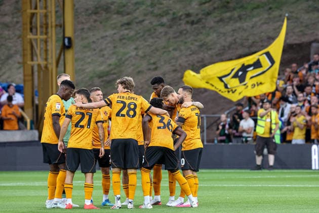 Wolverhampton Wanderers v Blackburn Rovers, EFL Sky Bet Championship Wolves huddle before the EFL Sky Bet Championship match between Wolverhampton Wanderers and Blackburn Rovers at Molineux, Wolverhampton, UK on 14 August 2026. Wolverhampton Molineux West Midlands UK Editorial use only DataCo restrictions apply See www.football-dataco.com , Copyright: xManjitxNarotrax PSI-24683-0012