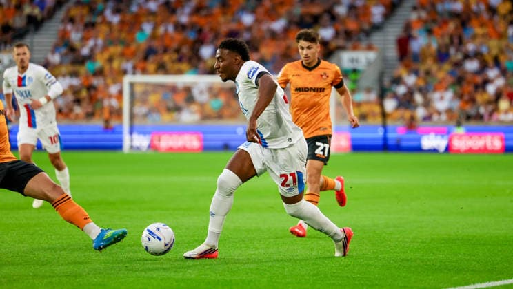 Wolverhampton Wanderers v Blackburn Rovers, EFL Sky Bet Championship Blackburn Rovers forward Oladapo Afolayan (21) during the EFL Sky Bet Championship match between Wolverhampton Wanderers and Blackburn Rovers at Molineux, Wolverhampton, UK on 14 August 2026. Editorial use only DataCo restrictions apply See www.football-dataco.com , Copyright: xSimonxDaviesx PSI-24684-0062