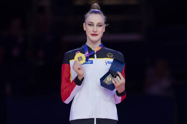 Weltmeisterschaft der Rhythmischen Sportgymnastik Goldmedaille für Darja Varfolomeev (Deutschland). Weltmeisterschaft der Rhythmischen Sportgymnastik vom 11. bis zum 16. August in der Festhalle in Frankfurt am Main. Mehrkampffinale Einzel, Platzierungen 1 bis 9., Frankfurt am Main Hessen Deutschland Festhalle *** World Rhythmic Gymnastics Championships: Gold Medal for Darja Varfolomeev, Germany; World Rhythmic Gymnastics Championships, August 11–16 at the Festhalle in Frankfurt am Main; Individual All-Around Final, Places 1–9; Frankfurt am Main, Hesse, Germany; Festhalle