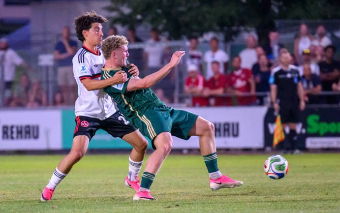 14.08.2026 - Fussball - Saison 2026 2027 - Regionalliga Bayern - 04. Spieltag: SC Eltersdorf SCE ( Quecken ) - 1. FC Nürnberg FCN II ( Club ) - - xwoxzix - Lion Haxhiu (25, 1. FC Nürnberg FCN II ) Felix Rippert (42, SC Eltersdorf ) *** August 14, 2026 Soccer Season 2026–2027 Bavarian Regional League Matchday 04 SC Eltersdorf vs. SCE Quecken 1 FC Nuremberg FCN II Club xwoxzix Lion Haxhiu 25, 1 FC Nuremberg FCN II Felix Rippert 42, SC Eltersdorf