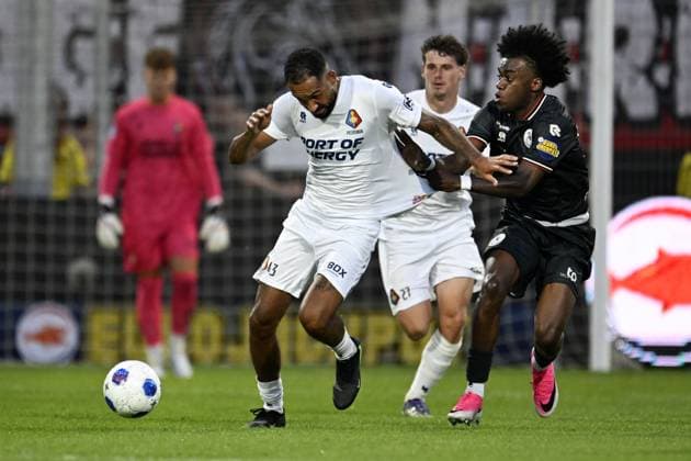VELSEN - Marvin Peersman of Telstar, Lushendry Martes of Sparta during the Dutch Eredivisie match between Telstar and Sparta Rotterdam at the BUKO Stadium on August 14, 2026 in Velsen, the Netherlands. OLAF KRAAK ANP Eredivisie 2026-2027 xVIxANPxSportx xxANPxIVx 565477638 originalFilename: 565477638.jpg