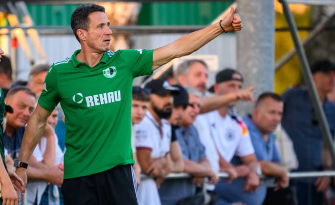 14.08.2026 - Fussball - Saison 2026 2027 - Regionalliga Bayern - 04. Spieltag: SC Eltersdorf SCE ( Quecken ) - 1. FC Nürnberg FCN II ( Club ) - - xwoxzix - Bernd Eigner (Trainer SC Eltersdorf ) Daumen hoch Daumen nach oben *** August 14, 2026 Soccer Season 2026–2027 Bavarian Regional League Matchday 04 SC Eltersdorf vs. SCE Quecken 1 FC Nürnberg FCN II Club xwoxzix Bernd Eigner, Coach of SC Eltersdorf Thumbs up