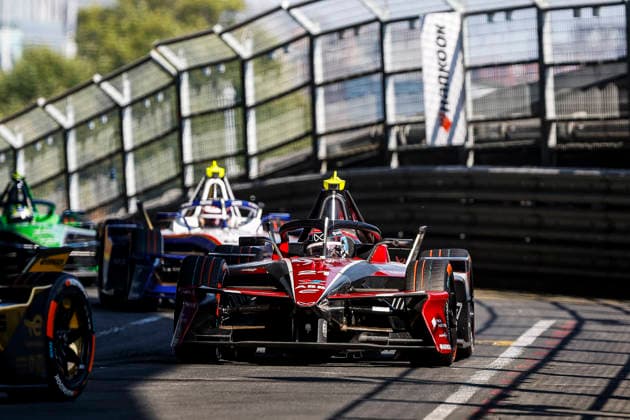 2026 FORMULA E LONDON ePRIX 21 DE VRIES Nyck (nld), Mahindra Racing, Mahindra M12Electro, action during the London ePrix, 16th and 17th round of the 2025-26 ABB FIA Formula E World Championship, WM, Weltmeisterschaft on the ExCel London Circuit from August 14 to 16, 2026 in London, United Kingdom -  Copyright: xGREGORYxLENORMANDx