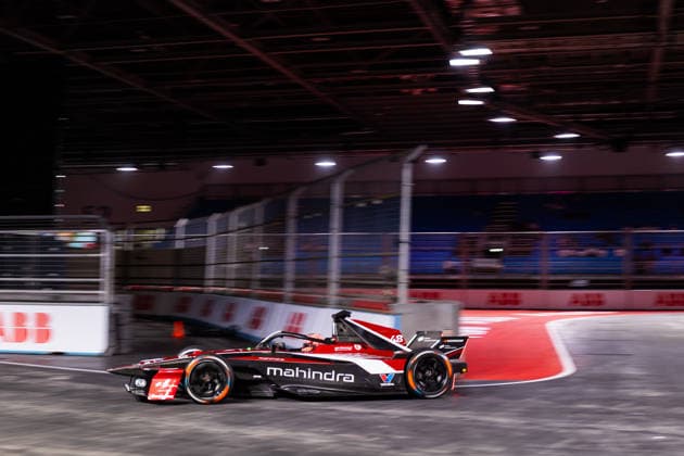2026 FORMULA E LONDON ePRIX 48 MORTARA Edoardo (swi), Mahindra Racing, Mahindra M12Electro, action during the London ePrix, 16th and 17th round of the 2025-26 ABB FIA Formula E World Championship, WM, Weltmeisterschaft on the ExCel London Circuit from August 14 to 16, 2026 in London, United Kingdom - LondonUnited Kingdom  Copyright: xDamienxDoumerguex