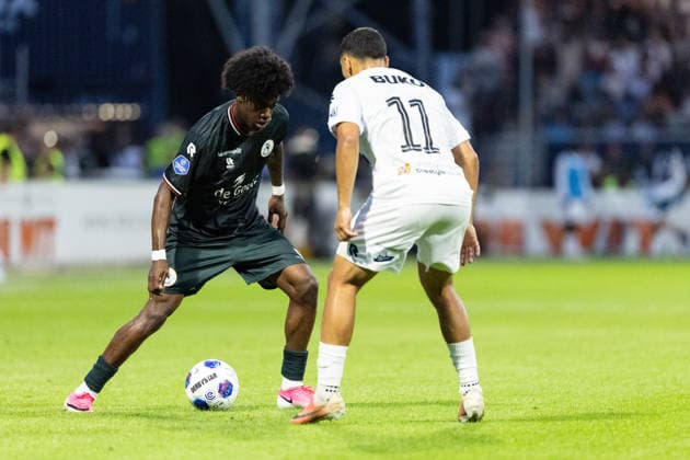 SC Telstar v Sparta Rotterdam - VriendenLoterij Eredivisie VELSEN-ZUID, NETHERLANDS - AUGUST 14: Lushendry Martes of Sparta Rotterdam and Soufiane Hetli of Telstar during the VriendenLoterij Eredivisie match between SC Telstar and Sparta Rotterdam at Buko Stadion on August 14, 2026 in Velsen-Zuid, Netherlands. Velsen-Zuid Buko Stadion Netherlands Content not available for redistribution in The Netherlands directly or indirectly through any third parties. Copyright: xMarcelxvanxPlateringenx